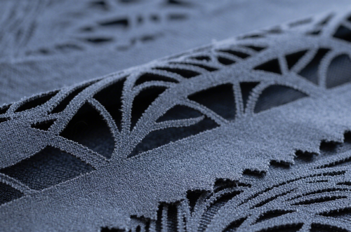 Zalety cięcia laserowego tkanin i znaczenie laserowych systemów sterowania