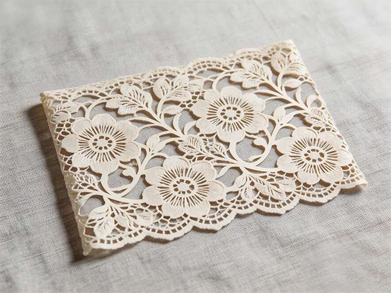 Dlaczego systemy cięcia tkanin przechodzą na wieloosiowe sterowniki laserowe? Wydajność jest kluczowa.